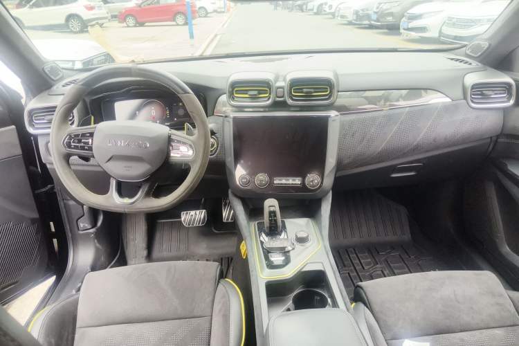 Used Lynk & Co 03 2022 03+ 2.0TD Automatic Wind-Chasing Edition Center Console