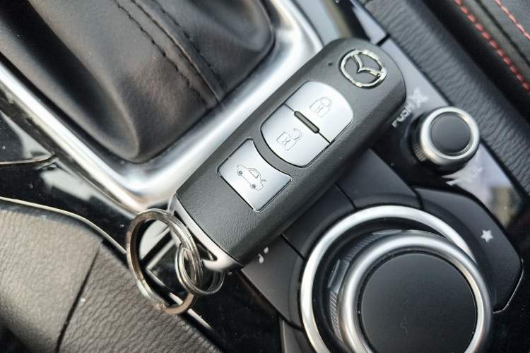 Used Mazda Mazda 3 Axela 2016 Sedan 1.5L Automatic Luxury Model
