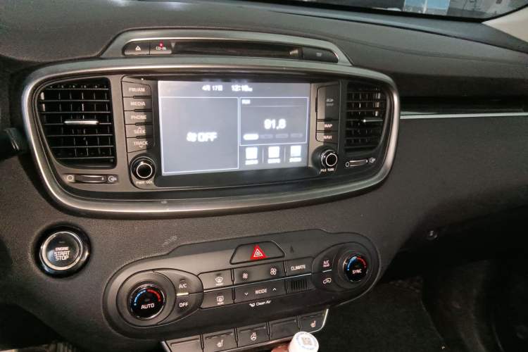 Used Kia Sorento 2015 Sorento L 2.2T Diesel 4WD Elite Edition 7 Seats China IV Standard