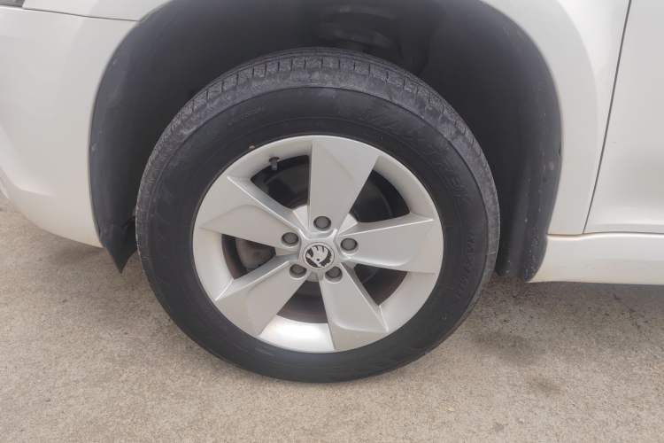 Used Skoda Yeti 2017 TSI280 DSG Advanced Edition Left Front Wheel Hub