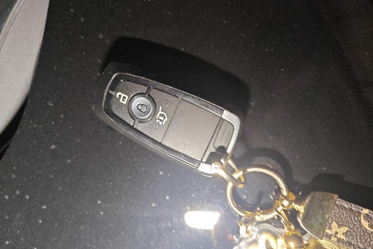 Used Ford Edge 2021 PLUS EcoBoost 245 Two-Wheel-Drive Titanium 7-Seater
