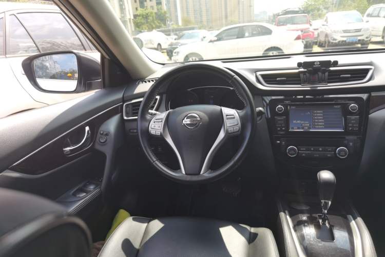 Used Nissan X-Trail 2014 2.5L CVT Ultimate Edition 4WD Steering Wheel