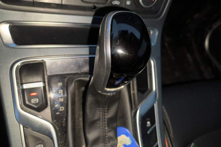 Used Geely Auto Emgrand 2019 Leading Edition 1.5L CVT Luxury Model China VI Standard Gear Lever