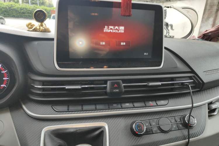 Used SAIC MAXUS Xintu V90 2021 2.0T Manual Zhiyun King Rear-Drive Single-Tire Long Wheelbase High-Roof 7-Seater Audio And AC Panel