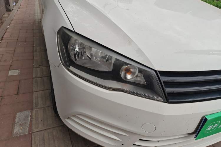 Used Volkswagen Jetta 2013 1.6L Manual Fashion Edition Right Front Headlight