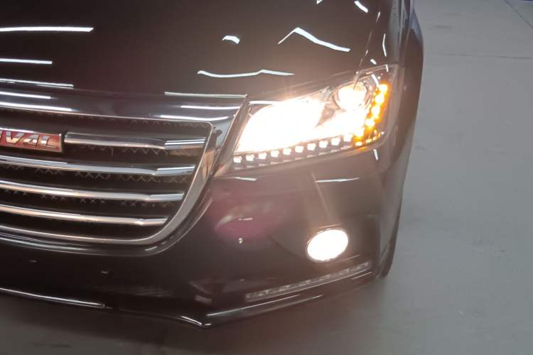 Used Haval H2 2017 Red-Label 1.5T Automatic Two-Wheel Drive Elite Model Left Front Headlight