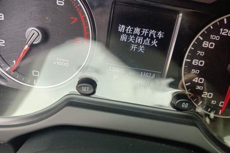 Used Audi Q5 2017 Plus 40 TFSI Technology Model Odometer Close Up