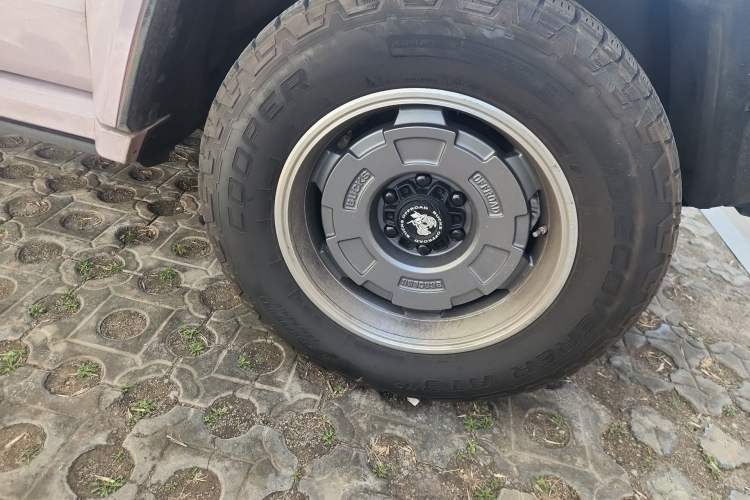 Used Tank 300 2023 City Edition 2.0T—Stylish as Ever Right Front Wheel Hub