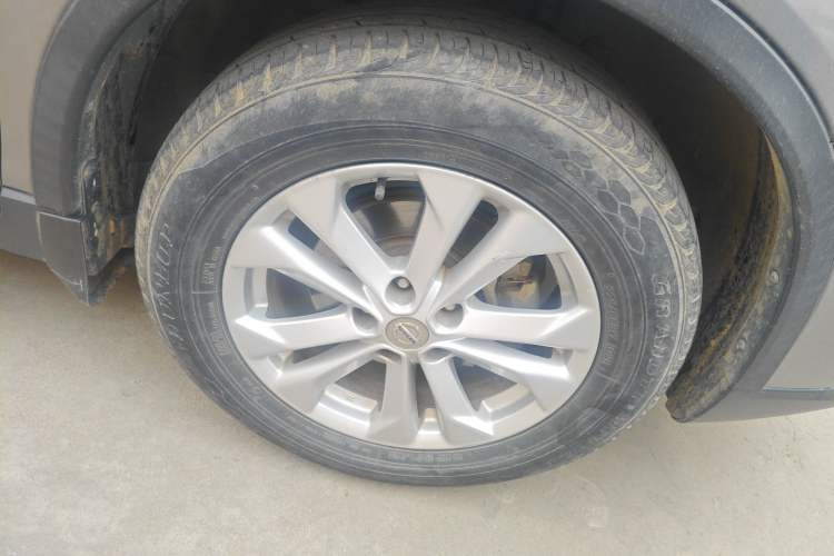 Used Nissan X-Trail 2014 2.5L CVT Leading Edition 4WD
