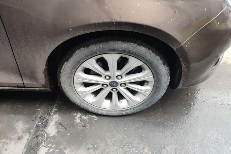 Used Ford Escort 2015 1.5L Manual Fashion Edition