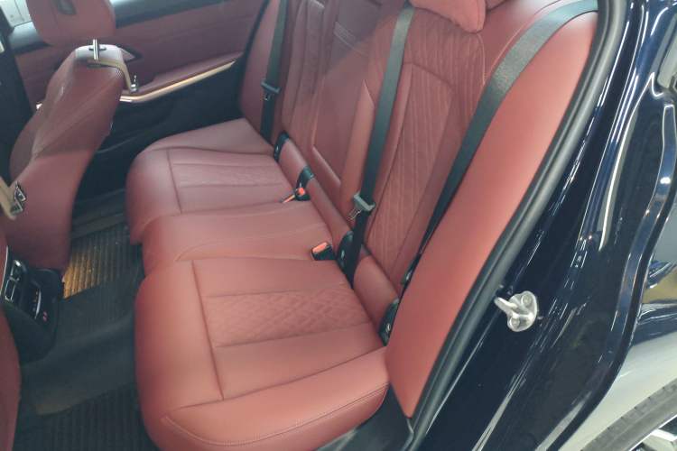 Used BMW i3 2023 eDrive 40 L Midnight Edition
