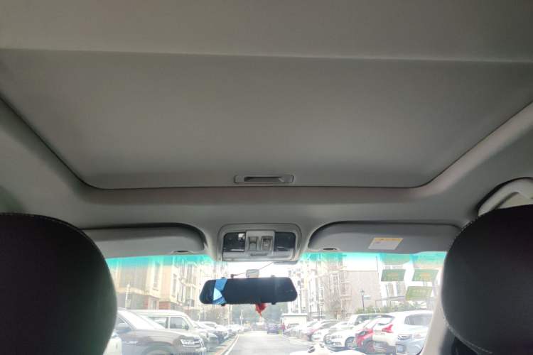 Used Luxgen U6 SUV 2015 2.0T ZhiZun Model