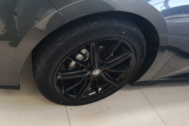 Used CHANGAN UNI-V 2023 1.5T Prestige Model Left Front Wheel Hub