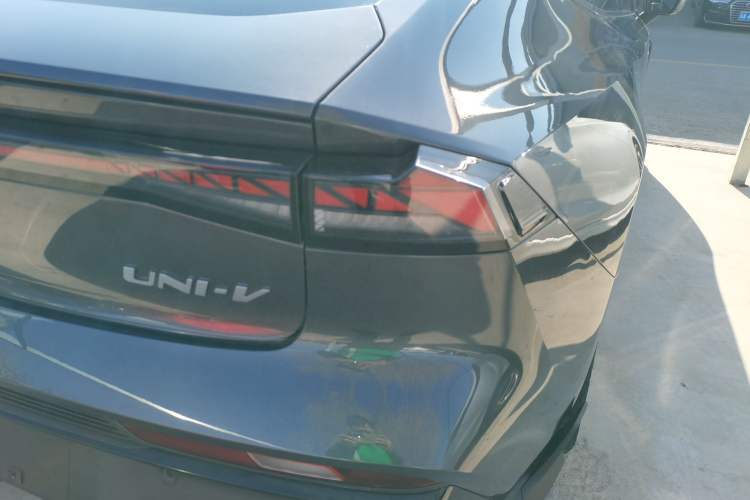 Used Changan UNI-V 2024 1.5T Prestige Sport Edition