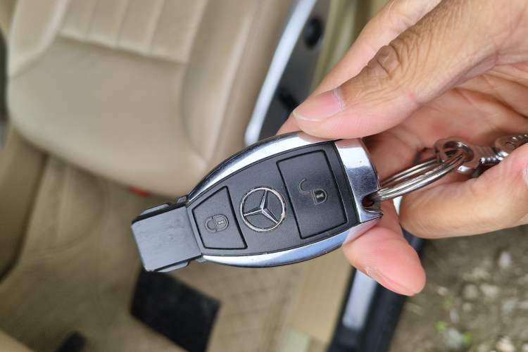 Used Mercedes-Benz R-Class 2009 R 300 L Luxury Model