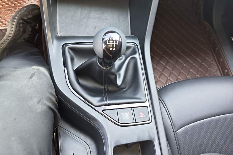 Used Roewe i5 2023 1.5L Manual Excellence Edition Gear Lever