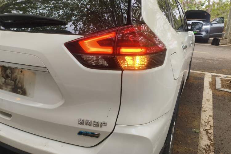 Used Nissan X-Trail 2017 2.0L CVT Comfort Edition 2WD Right Rear Taillight