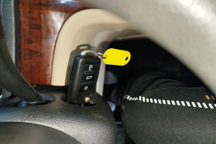 Used Volkswagen Lavida 2013 Restyled Classic 1.6L Manual Comfort Edition Vehicle Key