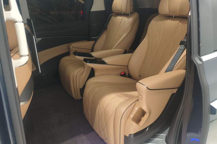 Used Denza D9 2024 EV 600 Four-Wheel-Drive Flagship Model Left Rear Seat