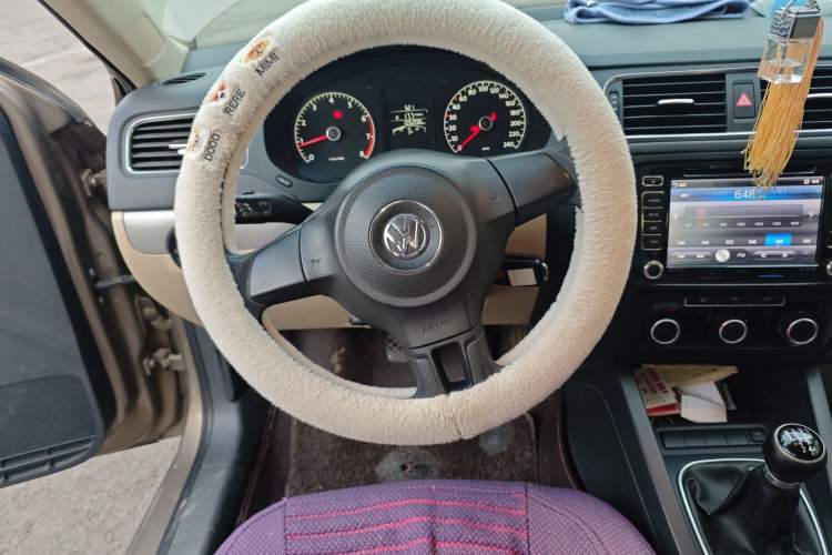 Used Volkswagen Sagitar 2012 1.6L Manual Comfort Model Steering Wheel