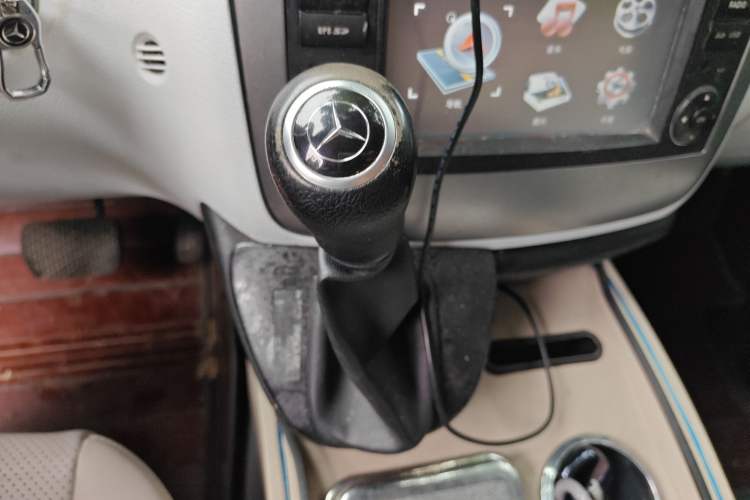 Used Mercedes-Benz Vito 2013 3.0L Elite Edition Gear Lever