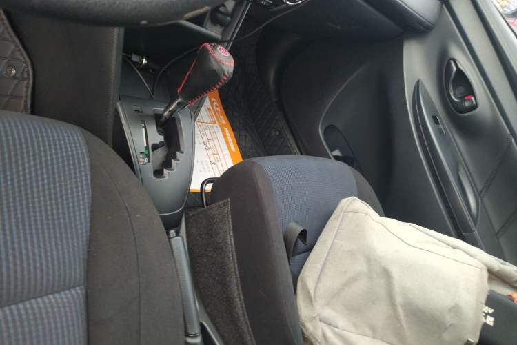 Used Toyota YARiS L Zhi Xiang 2018 1.5E CVT Champion Limited Edition Gear Lever