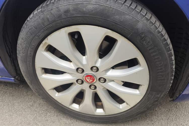 Used Jaguar XEL 2018 2.0T 200 PS Elite Edition Right Front Wheel Hub