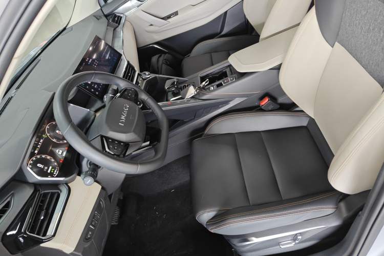 Used Lynk & Co 06 EM-P 2023 1.5T Remix PHEV Pro
