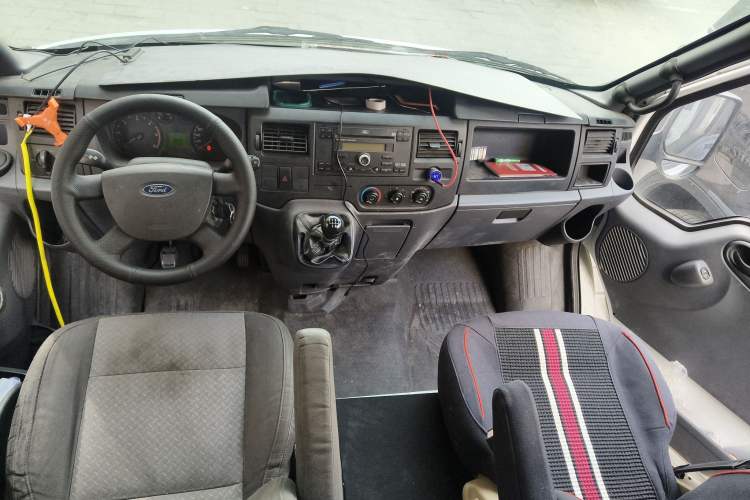 Used Ford Transit Custom 2013 2.4T Diesel Economical Long-Wheelbase Mid-Roof China IV Standard