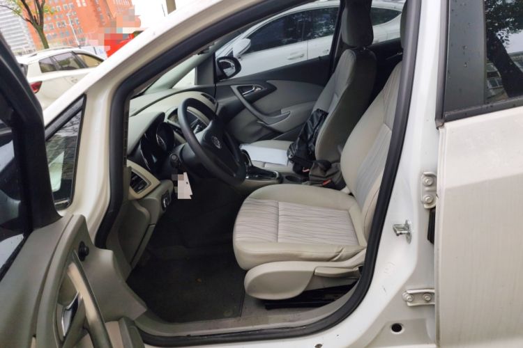 Used Buick GT 2014 XT 1.6L Automatic Comfort Edition Left Front Seat