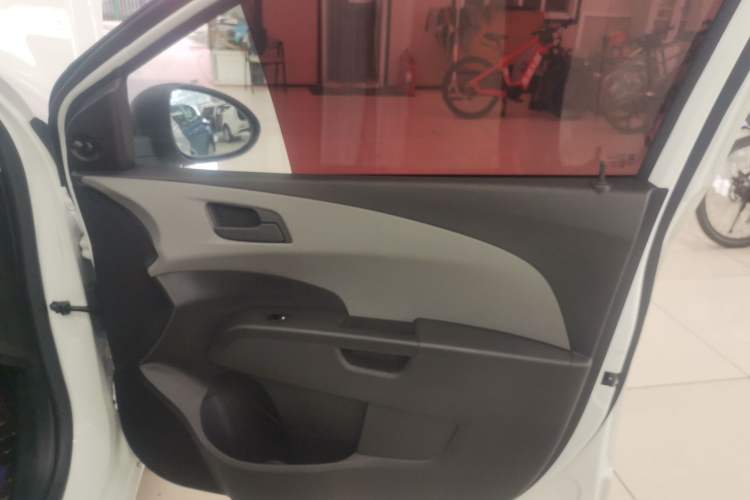 Used Chevrolet Aveo Sonic 2014 Sedan 1.4SL MT Comfort Edition