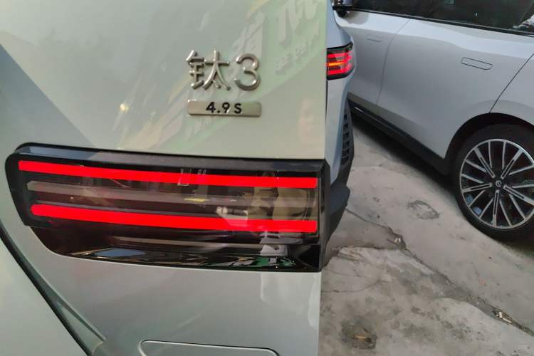 Used Formula Leopard Titanium 3 2025 501KM All-Wheel Drive Intelligent Driving Ultra Version