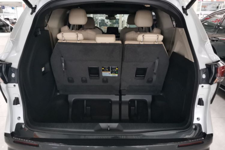 Used Toyota SIENNA 2021 2.5L Hybrid Luxury Edition Trunk