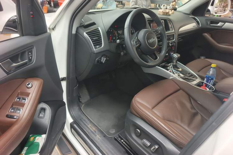 Used Audi Q5 2017 Plus 40 TFSI Technology Model
