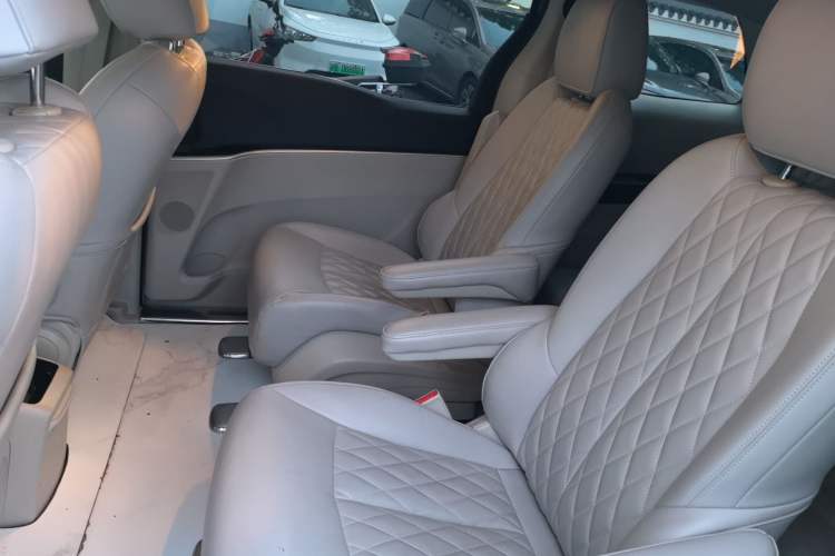 Used Buick GL8 2023 Land Executive Class Comfort Model
