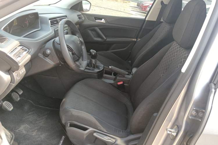 Used Peugeot 308 2016 1.6L Manual Fashion Edition