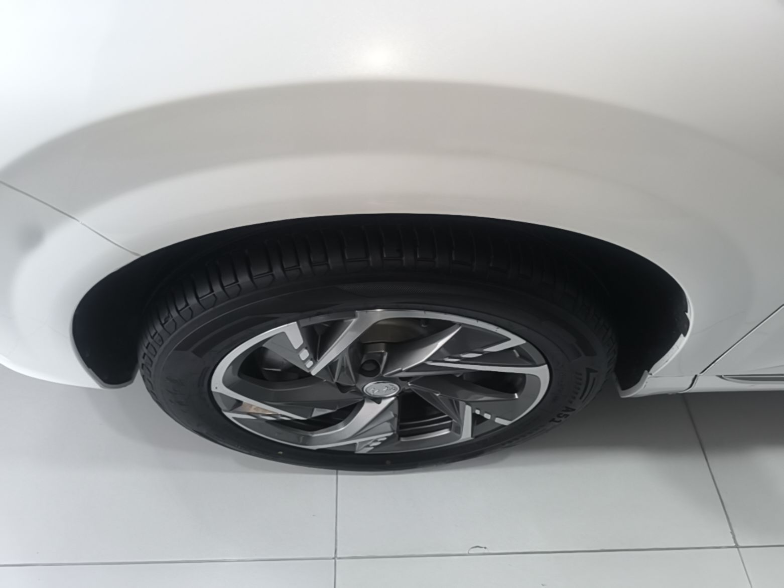 Hongqi HS3 PHEV 2025 Model 117km Jingwei Edition — снимка 10