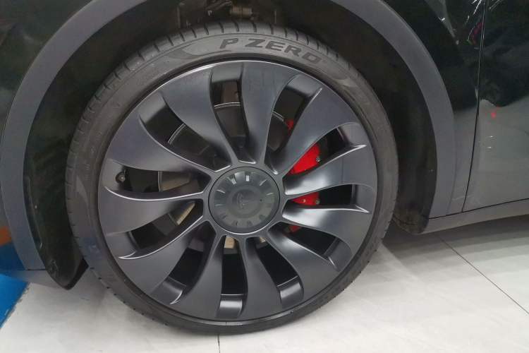 Used Tesla Model Y 2023 High-Performance All-Wheel-Drive Version