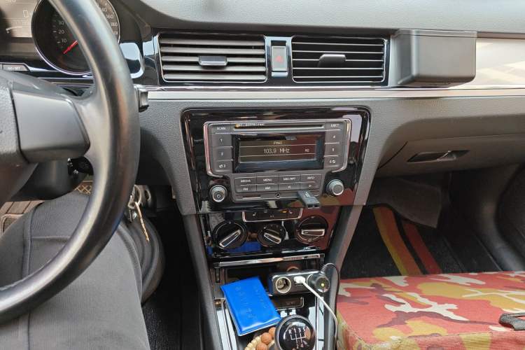 Used Volkswagen Bora 2014 1.6L Manual Comfort Model Audio And AC Panel