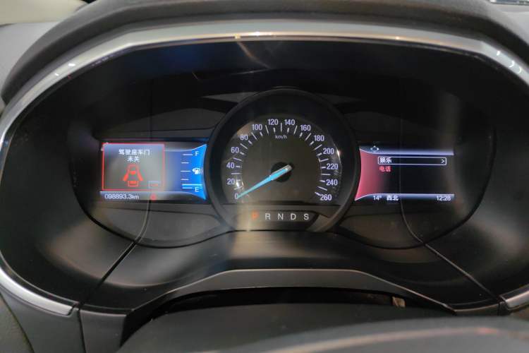 Used Ford Edge 2015 2.0T GTDi Two-Wheel-Drive High-Line Version
