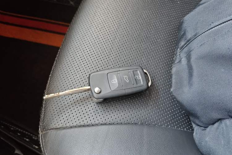 Used SsangYong Korando 2011 2.0T Diesel Two-Wheel Drive Automatic Luxury Navigation Edition