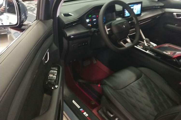 Used Wuling Asta 2022 2.0L DHT Electric-Speed Version Interior 3