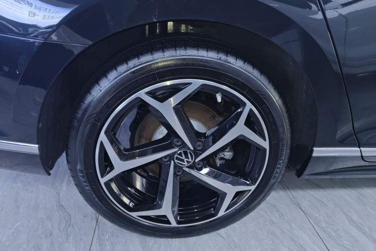 Used Volkswagen Magotan 2024 2 Million Units Zhongxiang Version 330TSI DSG Luxury Edition