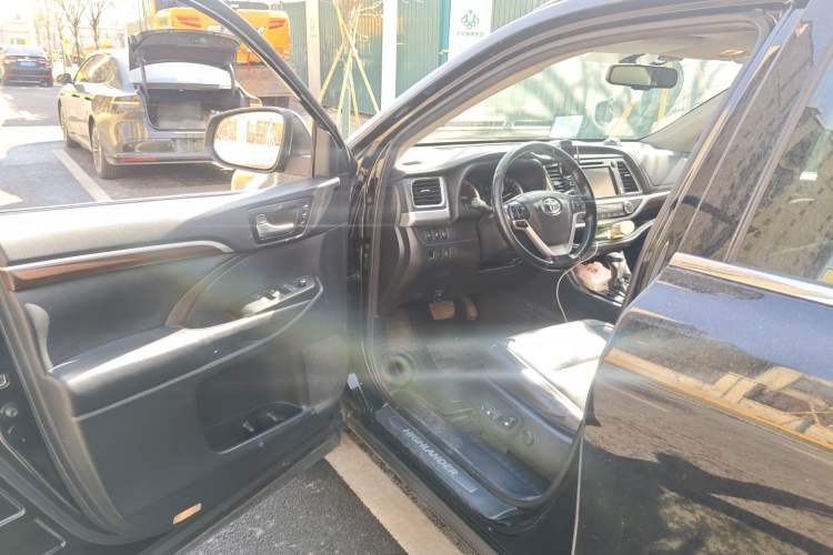 Used Toyota Highlander 2017 2.0T Four-Wheel Drive Ultimate Edition 7 Seats Driver Seat