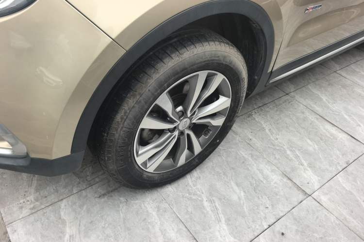 Used Geely Auto Emgrand X7 Sport 2016 1.8TD Automatic ZhiZun Version Left Front Wheel Hub