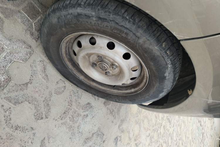 Used Jinbei Hiace X30 2023 1.5L Wealthy Van 2/5-Seater Non-Air-Conditioned Version SWC15M Right Front Wheel Hub