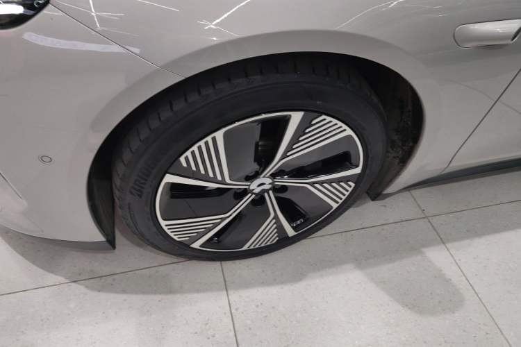 Used Nio ET7 2024 75 kWh Executive Edition Left Front Wheel Hub