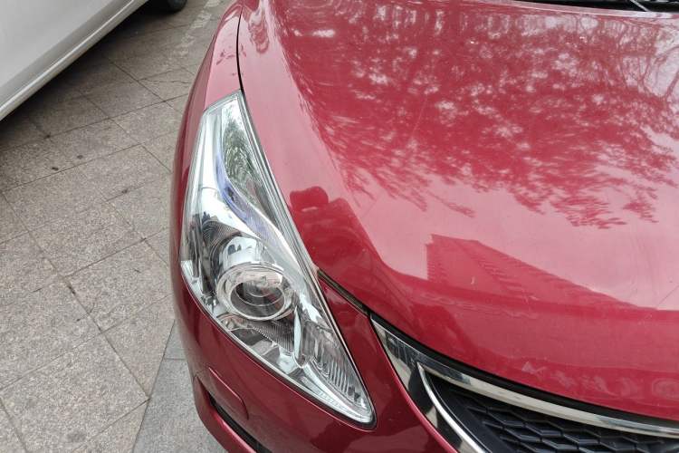 Used Nissan Tiida 2011 1.6T M-CVT Cool Edition Right Front Headlight