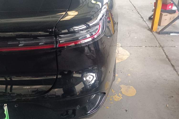 Used VOYAH PASSION 2024 PHEV Four-Wheel Drive Ultra-Long Range Flagship Model Right Rear Taillight