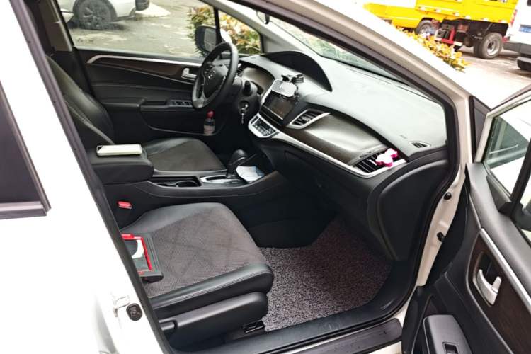 Used Honda Jade 2013 1.8L automatic Comfort version 5 seats Right Front Seat